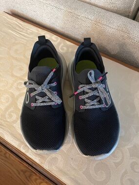 OOFOS Black/White Sneakers with Pink Accents